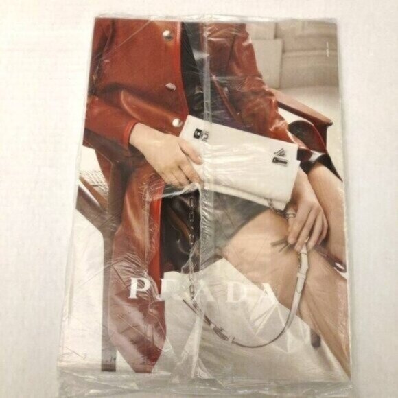 VOGUE MAGAZINE-JUNE 2014-" CHARLIZE THERON"-VINTAGE-NEW - Picture 2 of 2